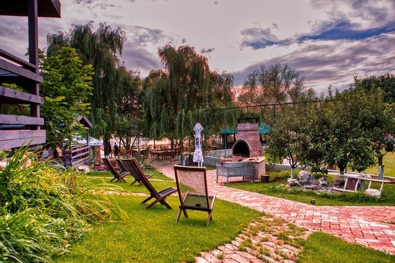 Enpi Lake Resort Iasi Luaran gambar