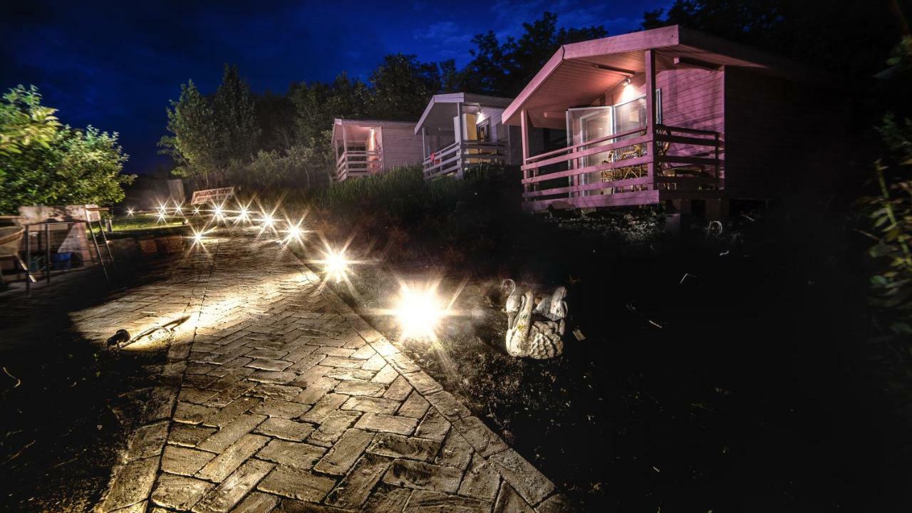 Enpi Lake Resort Iasi Luaran gambar